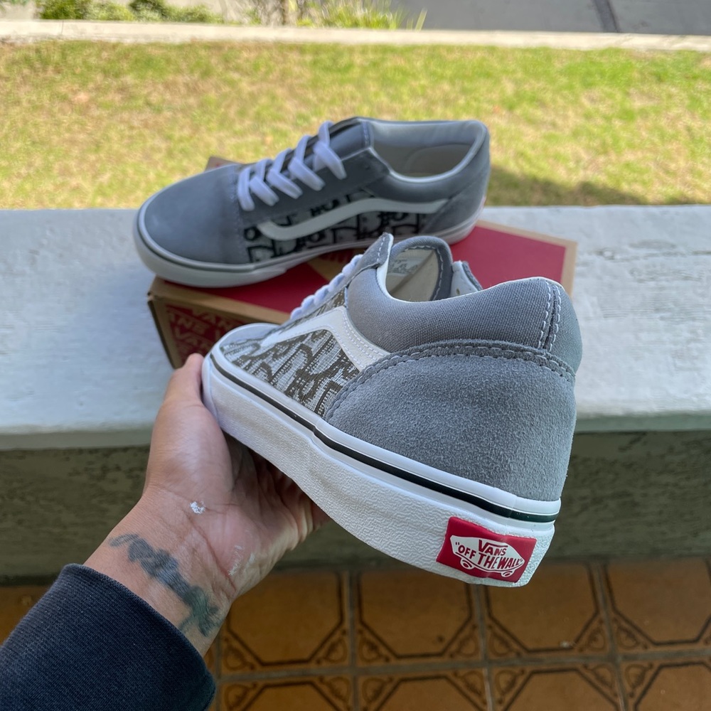 Custom Vans - Picture 5 of 6